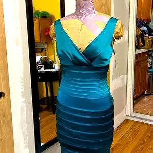 Nice Calvin Klein dress size 2, used ones, zipper needs to be replaced